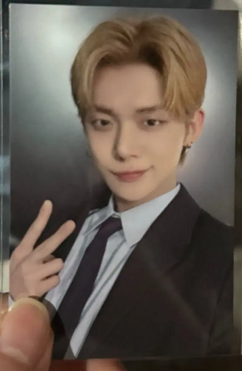 txt yeonjun gum broadcast photocard wts suits