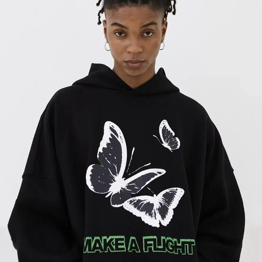 이에이 BUTTERFLY OVER HOODIE Black