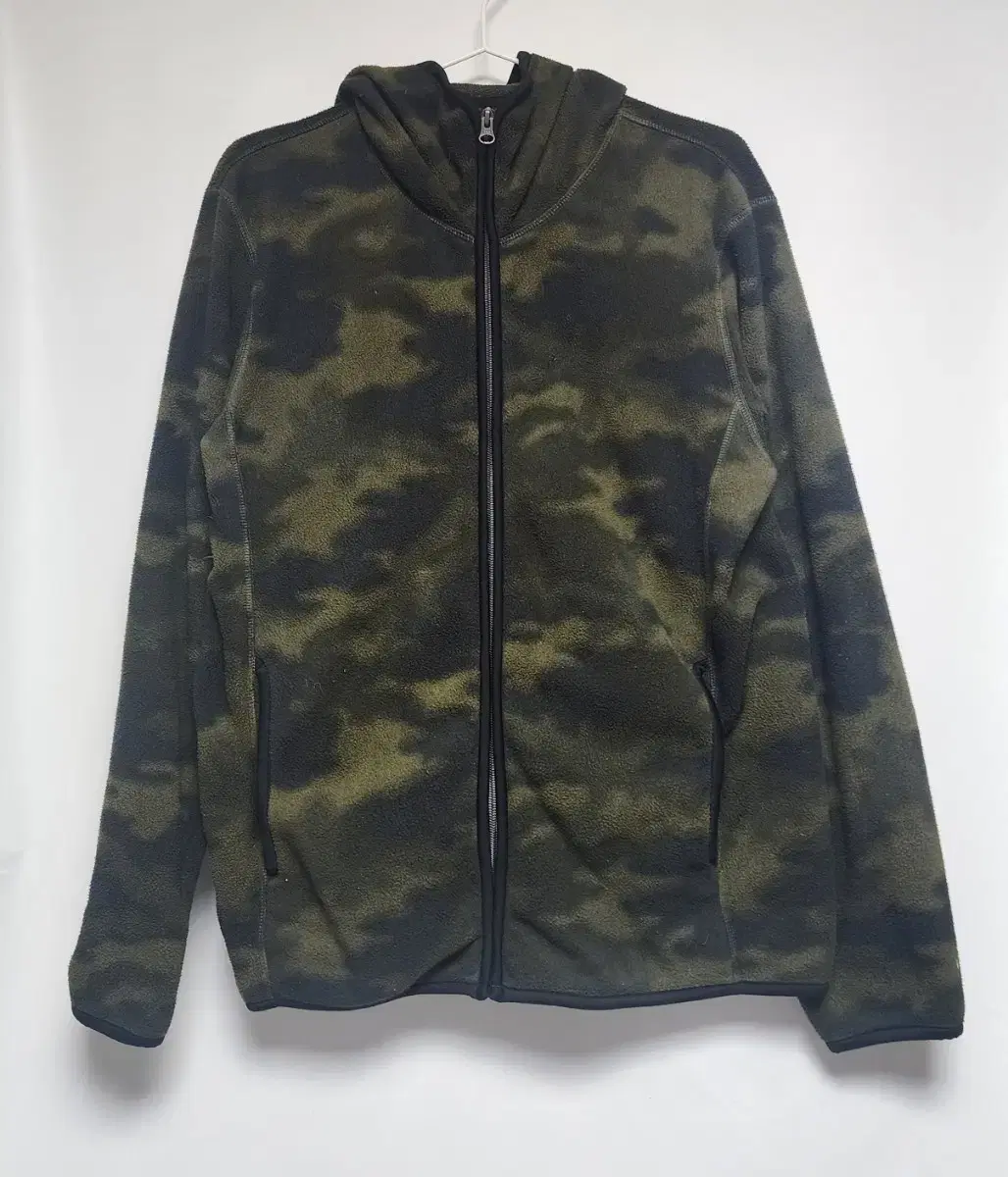 Uniqlo camo fleece100% upholstery