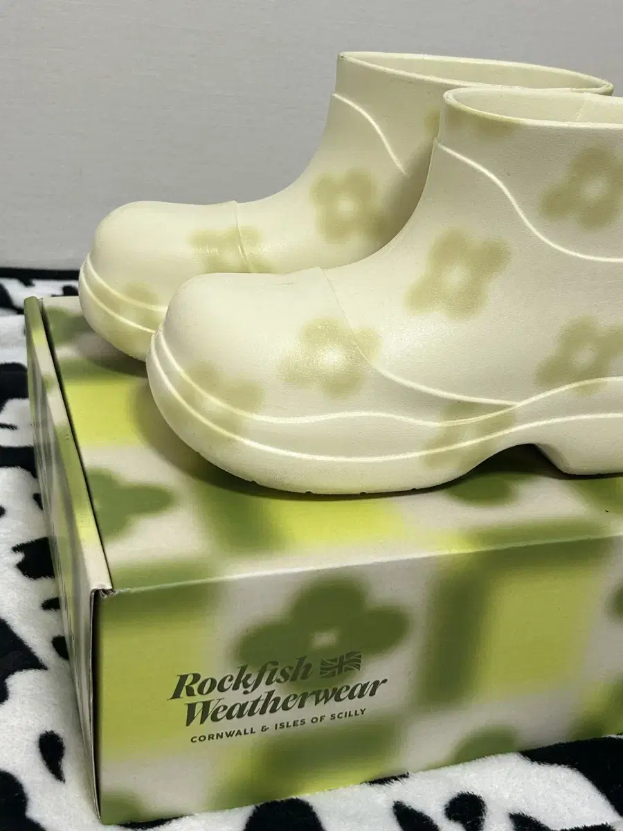 [ROCKFISH WEATHERWEAR]Min Kim Collaboration Floral Shadow Boots Short