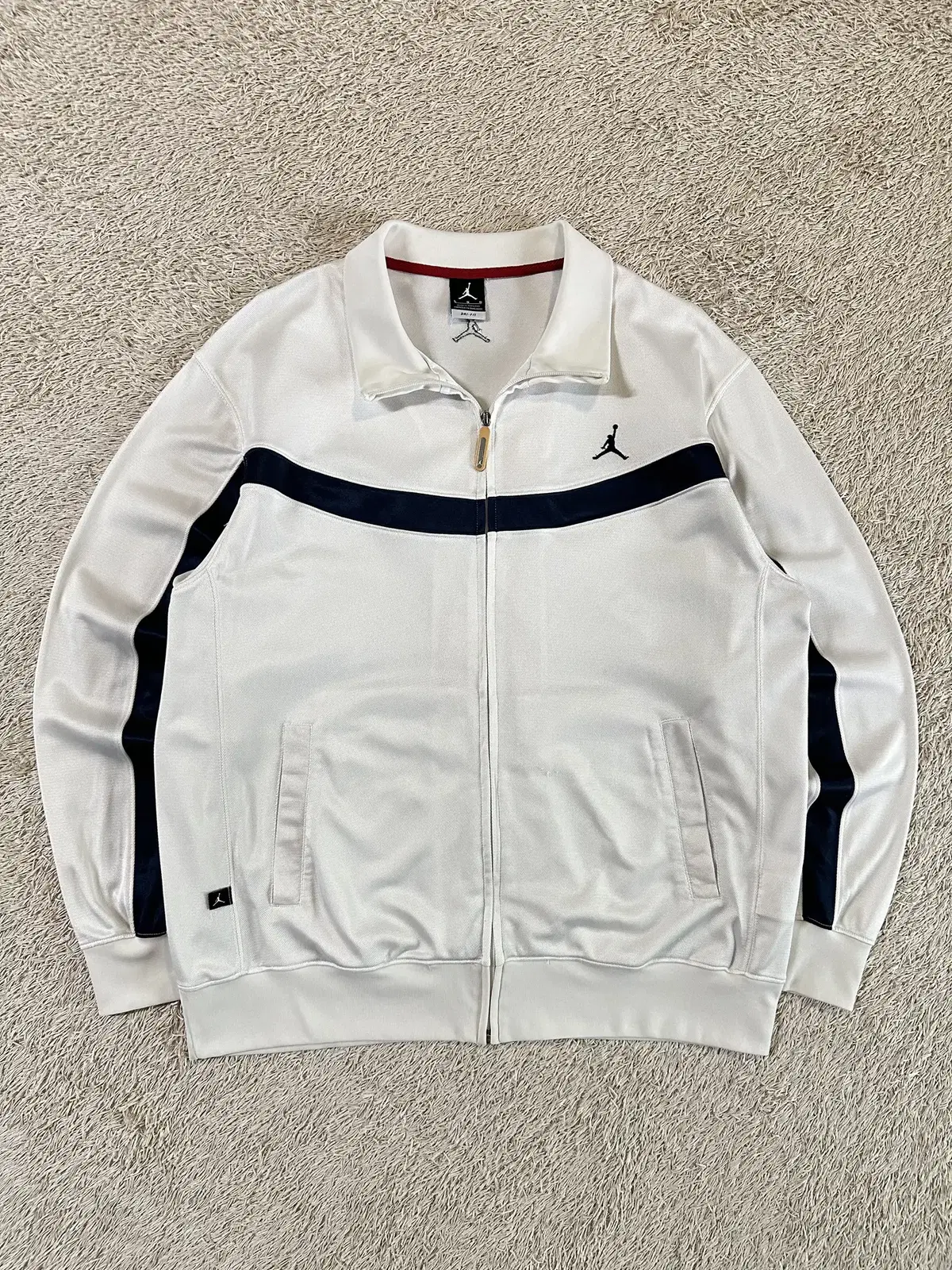 [L] Colossal) Nike Air Jordan Line Colorblocked Tracktop Jersey White