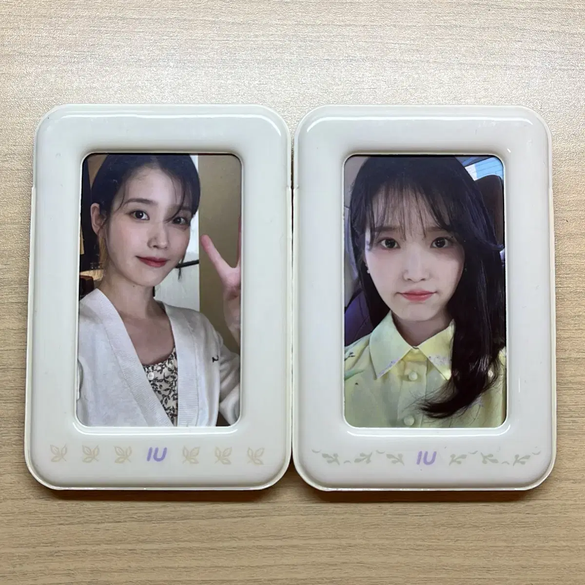 IU photocard Photo Stand Badger