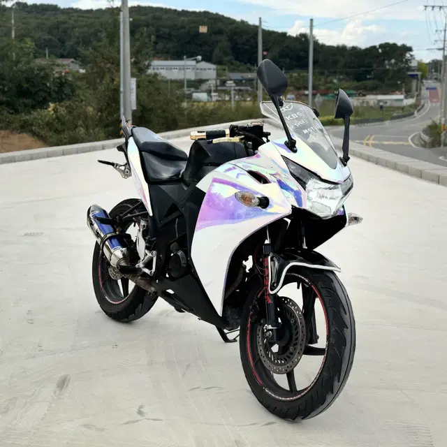 cbr125/16년 실매물 요시무라 랩핑차량 3만km 판매합니다.