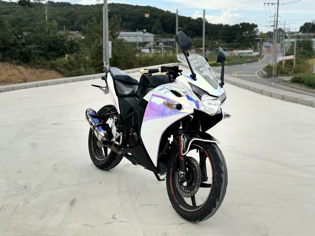 cbr125/16년 실매물 요시무라 랩핑차량 3만km 판매합니다.