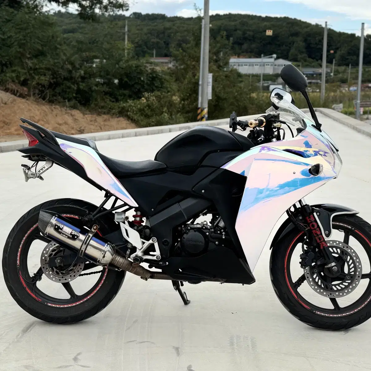 cbr125/16년 실매물 요시무라 랩핑차량 3만km 판매합니다.