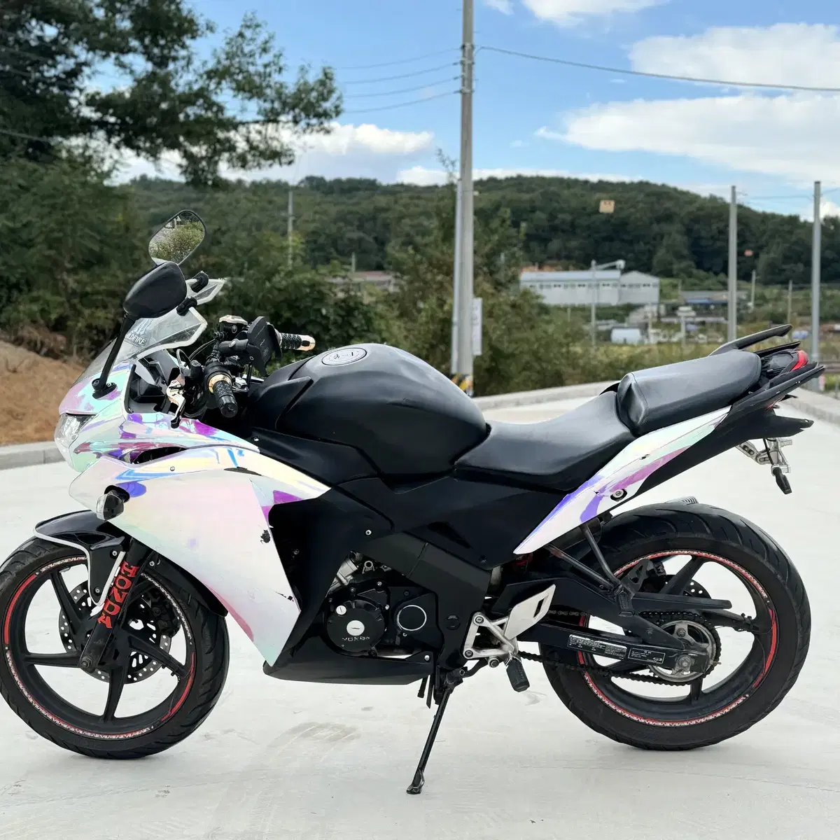 cbr125/16년 실매물 요시무라 랩핑차량 3만km 판매합니다.