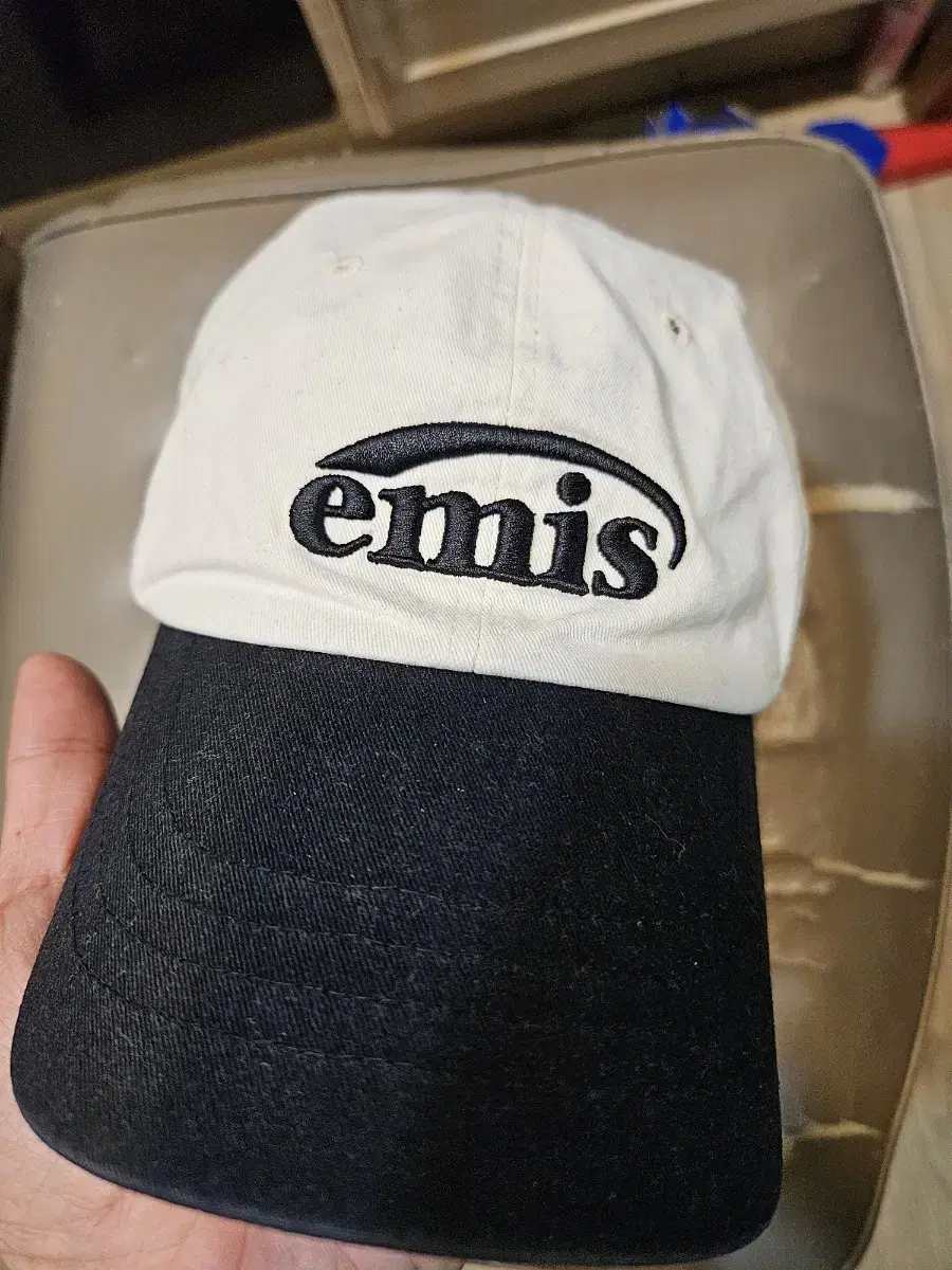 EMIS Ballcap White Gum