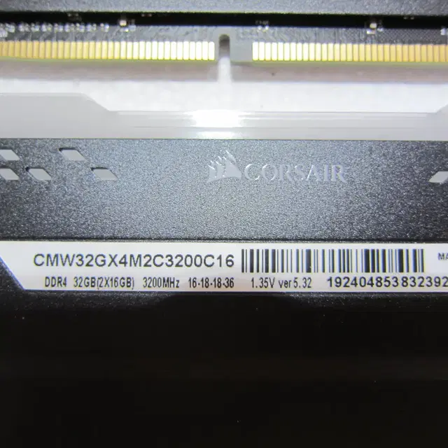 커세어 DDR4-3200 VENGEANCE PRO 32G(16Gx2)