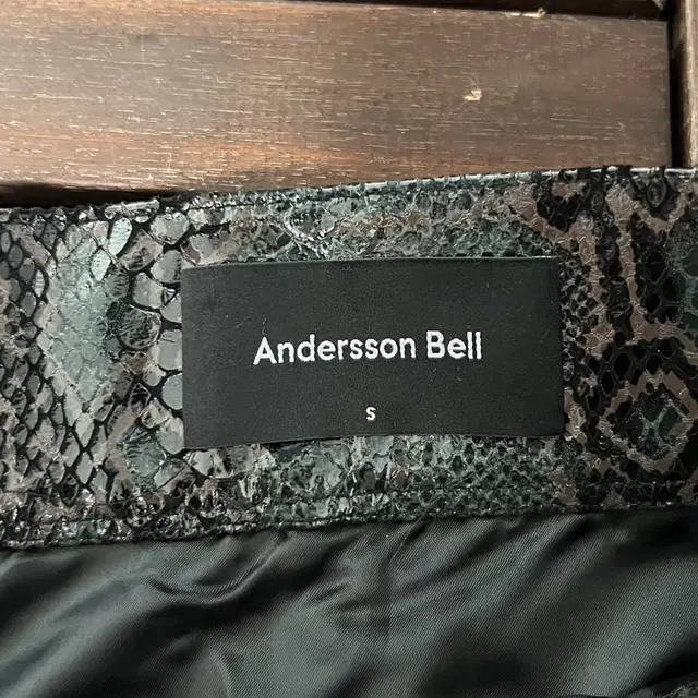 Andersson Bell 앤더슨벨 뱀피 트임스커트