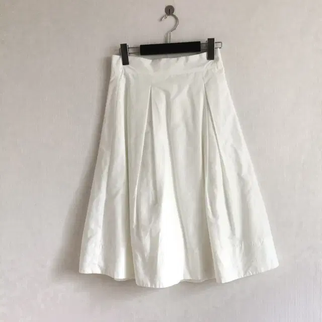 Pleats midi skirt