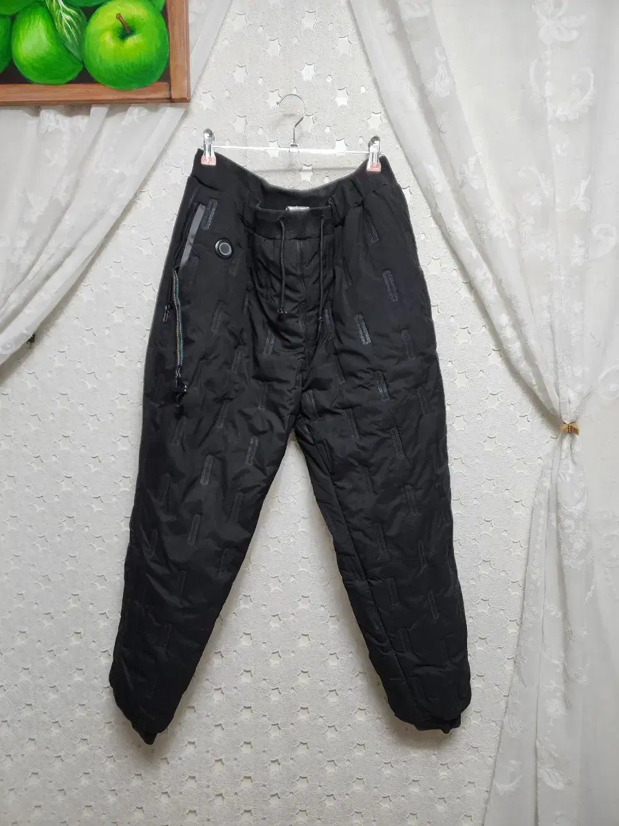 Black padded pants men110