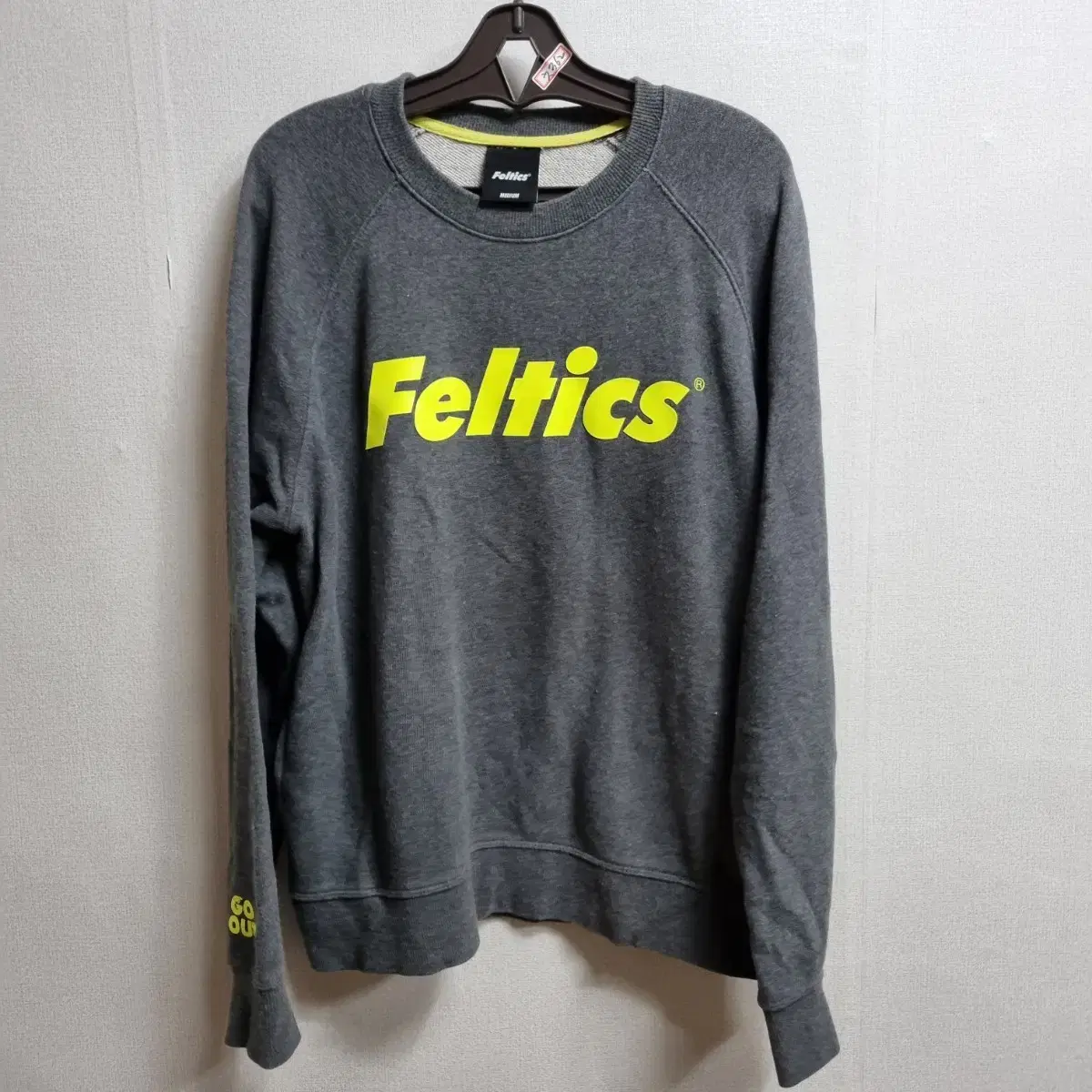 Ch362 Feltix Men's Tops