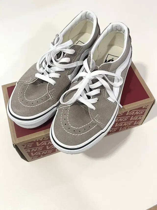 (반값택배무배)vans 반스 운동화 단화 로우 23.0CM (본인235)