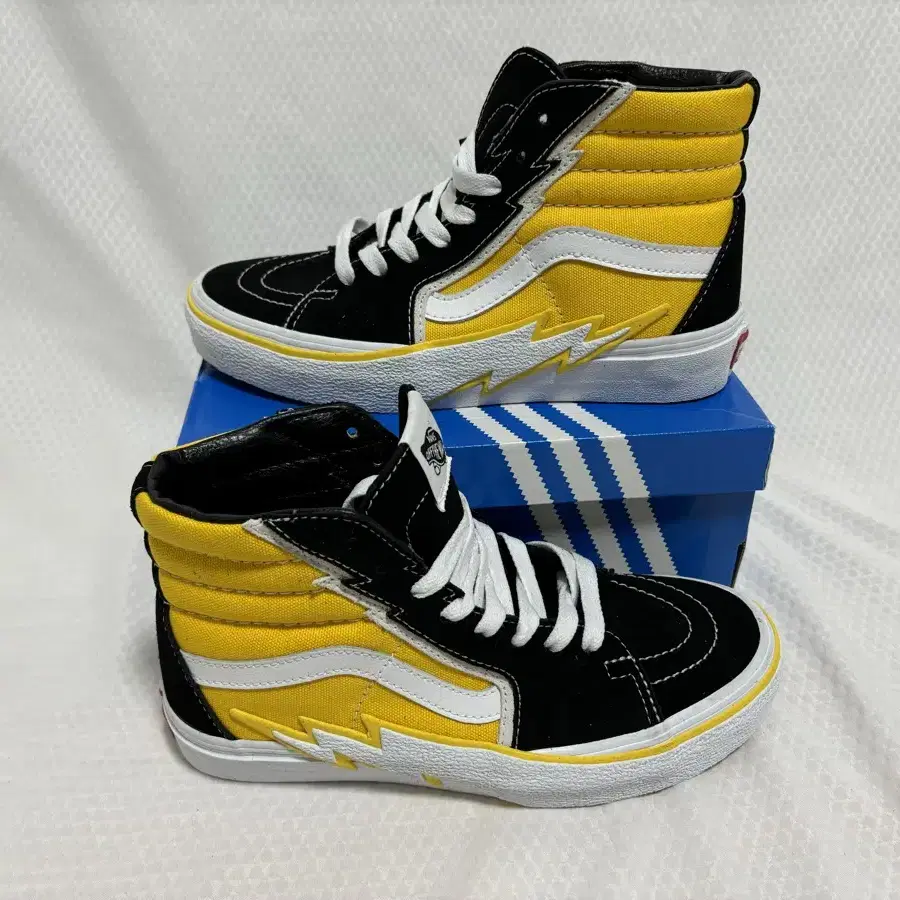 (택있는 새상품) VANS 스케이트 하이 볼트 225mm