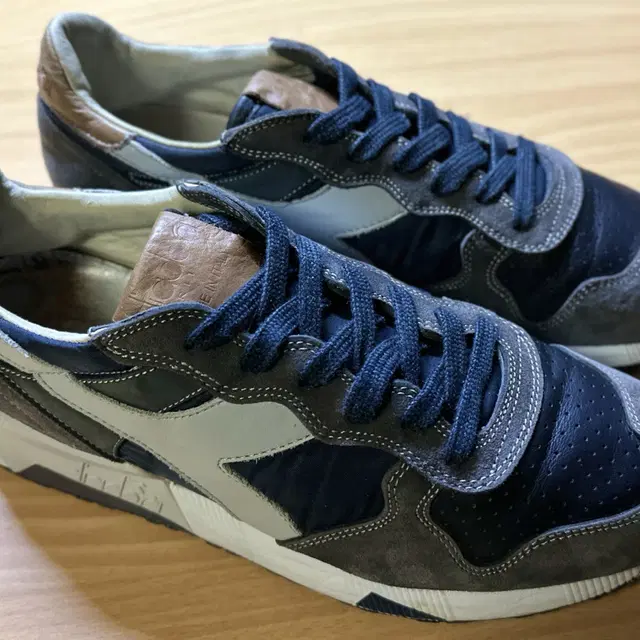 DIADORA HERITAGE TRIDENT 90 NYL