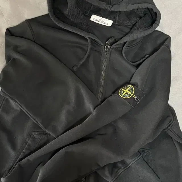 STONE ISLAND HOOD ZIP-UP