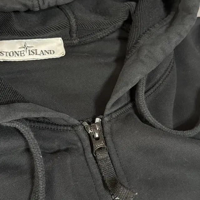 STONE ISLAND HOOD ZIP-UP