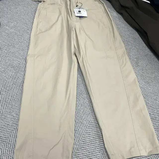 [32] 비슬로우 SEMI CURVED COTTON PANTS 베이지