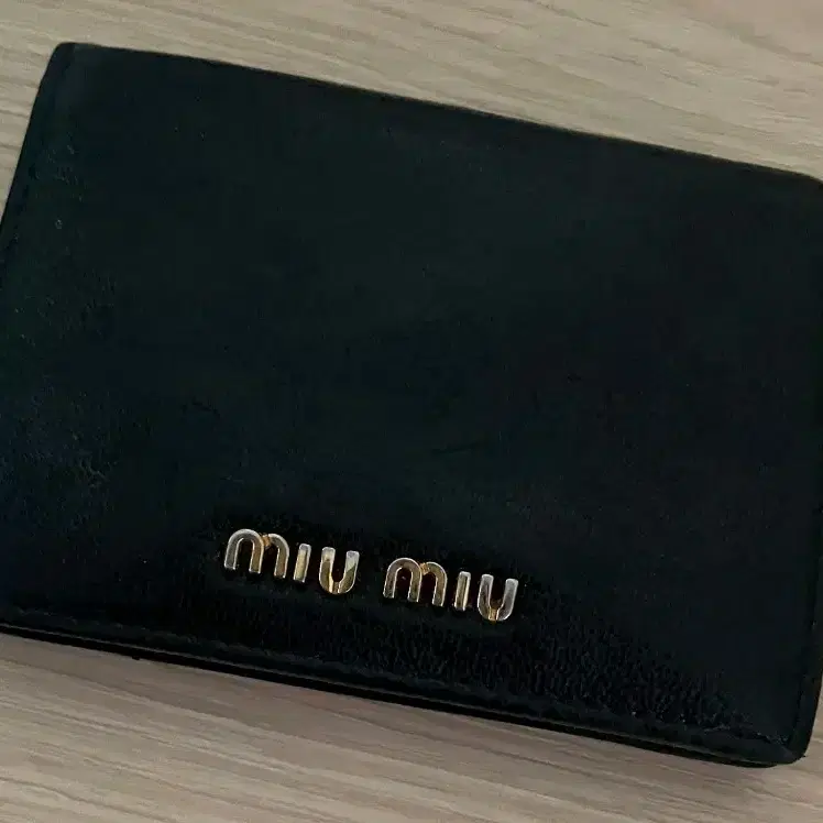 미우미우 가죽 지갑 miumiu