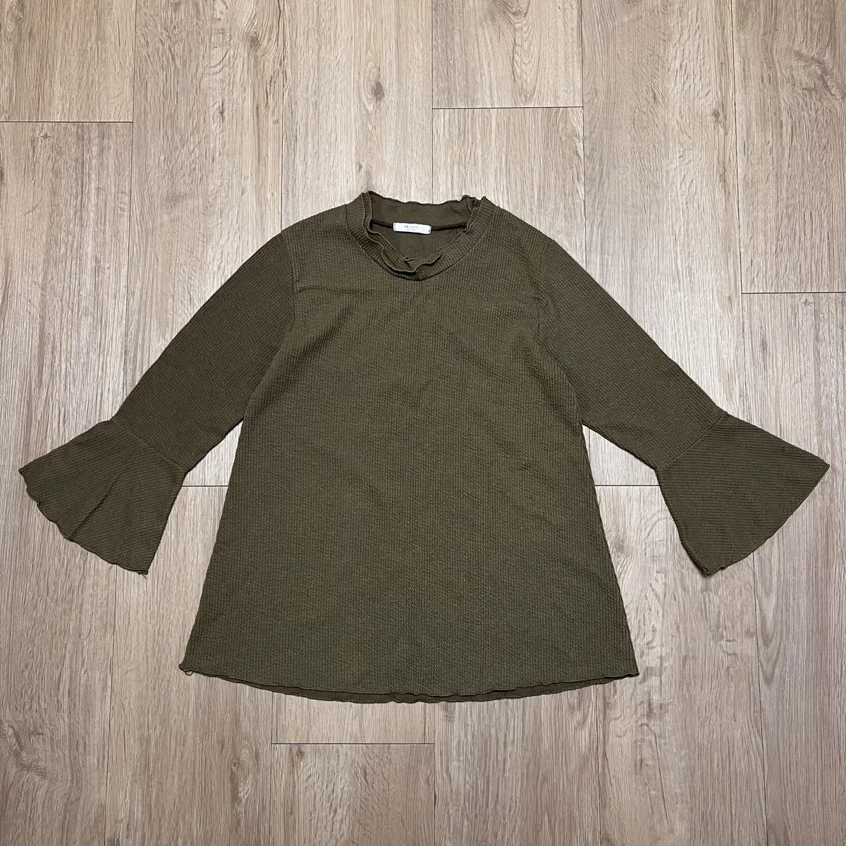 Ruffled T-shirt in khaki