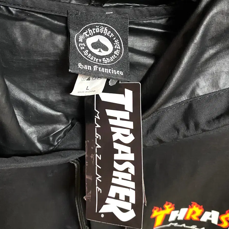 (새제품) THRASHER 트레셔 플레임 매거진 코치자켓 블랙 라지