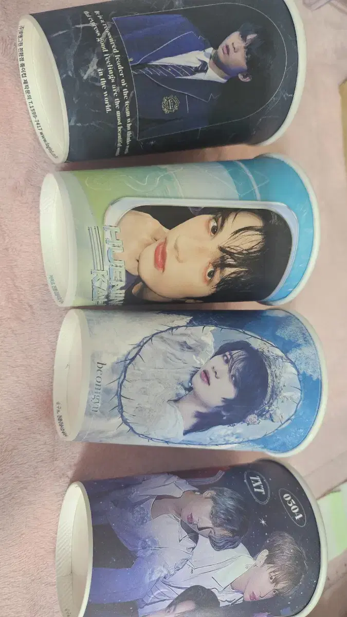 Tomorrow X Together,Tomorrow X Together Choi Soobin,Choi Beomgyu,Hueningkai Sells cup holder