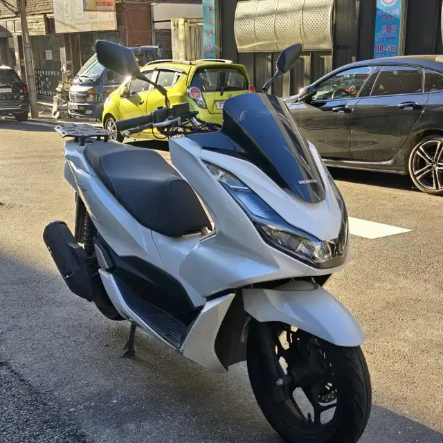 22년식 PCX125 ABS모델 화이트 판매합니다.