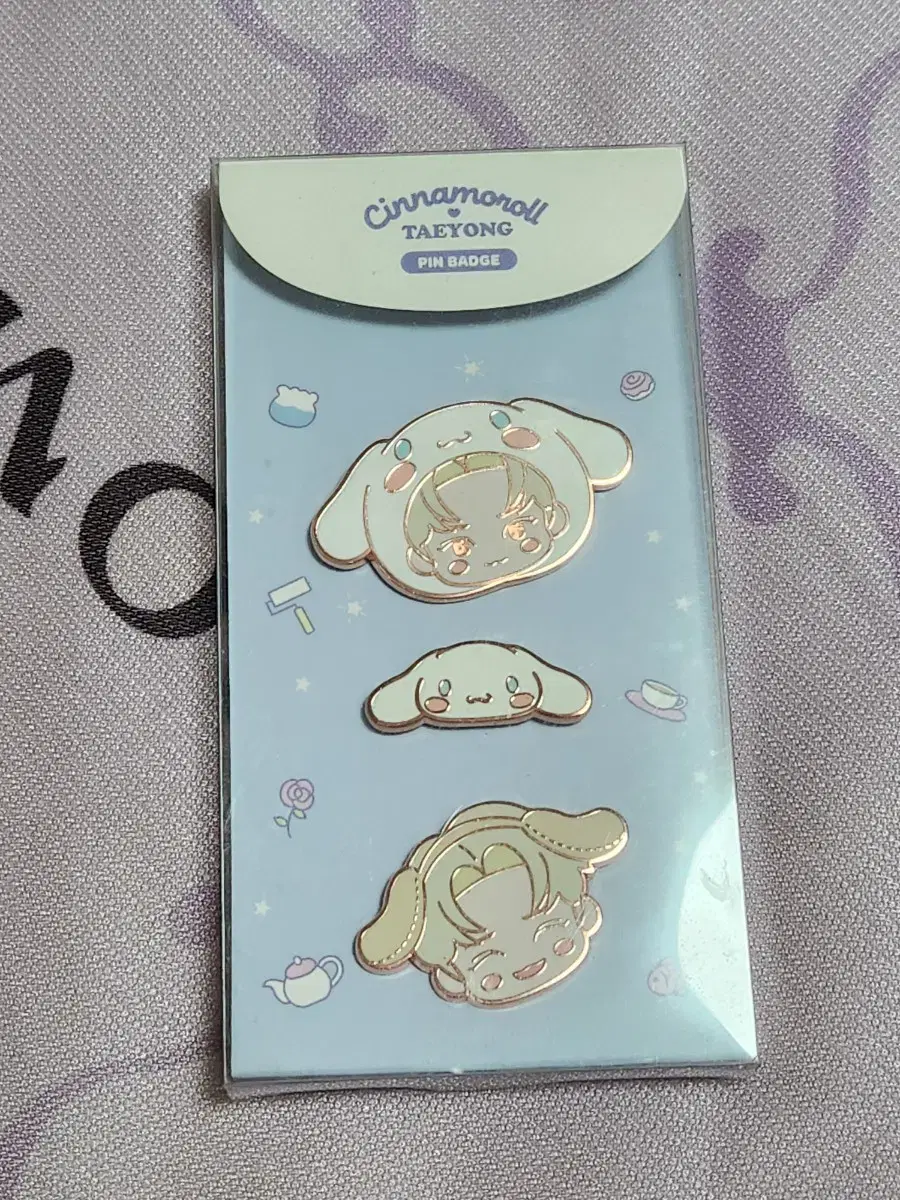 [Merch] nct NCT taeyong San Rio Collab Pin Badge Cinnamon Rolls