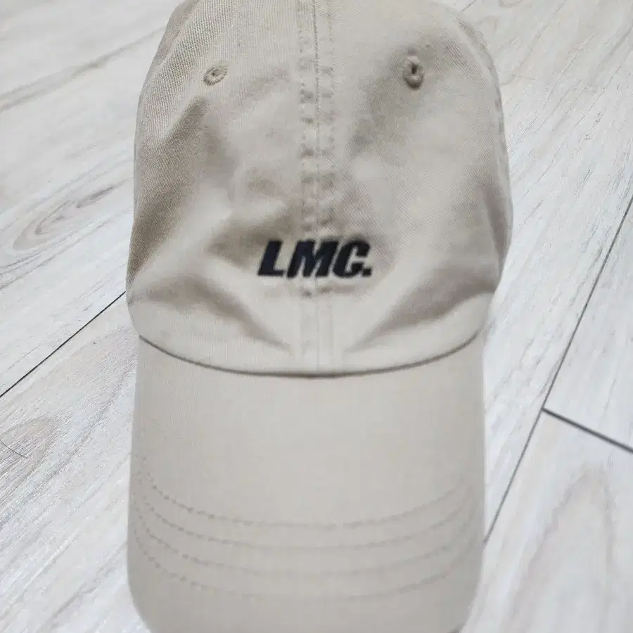 LMC 볼캡 모자 (베이지) 2만에 팝니다.