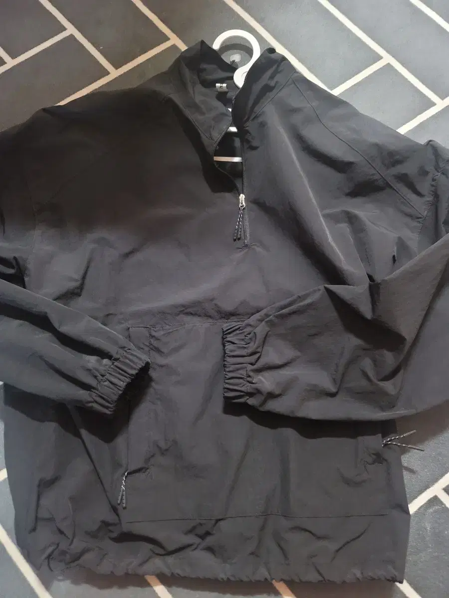 Vahn upholstered windbreaker freesize