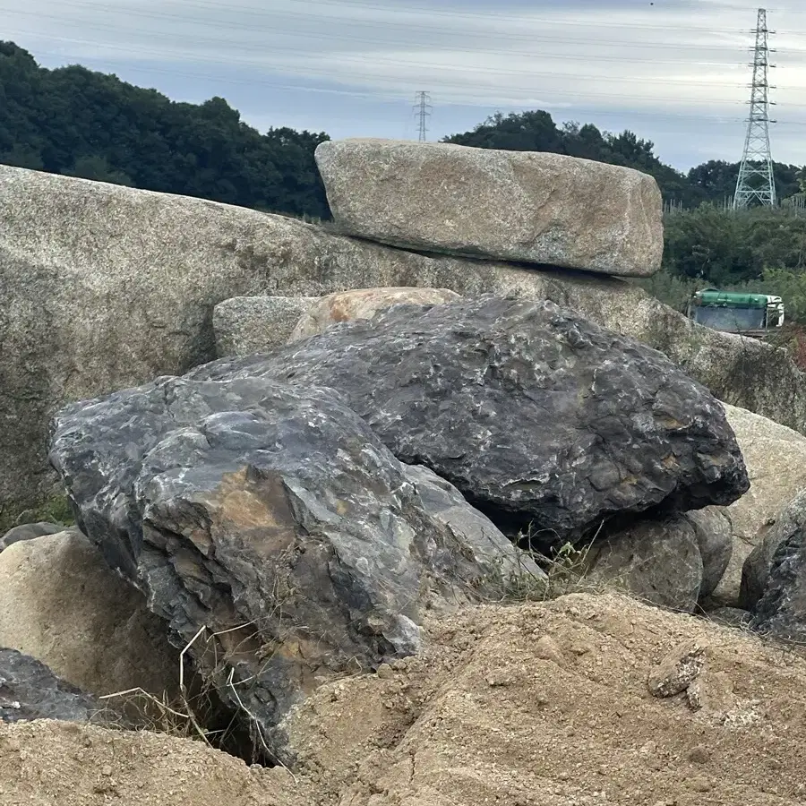 조경석, 간판석, 파쇄석, 경계석, 암석 등 판매합니다.