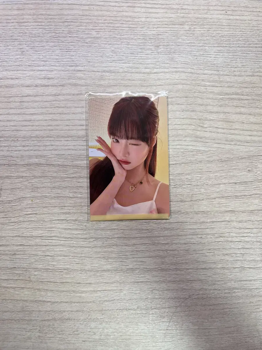 Bombshell) le sserafim hong eunchae pimbydibbibbibbibb photocard sell it.