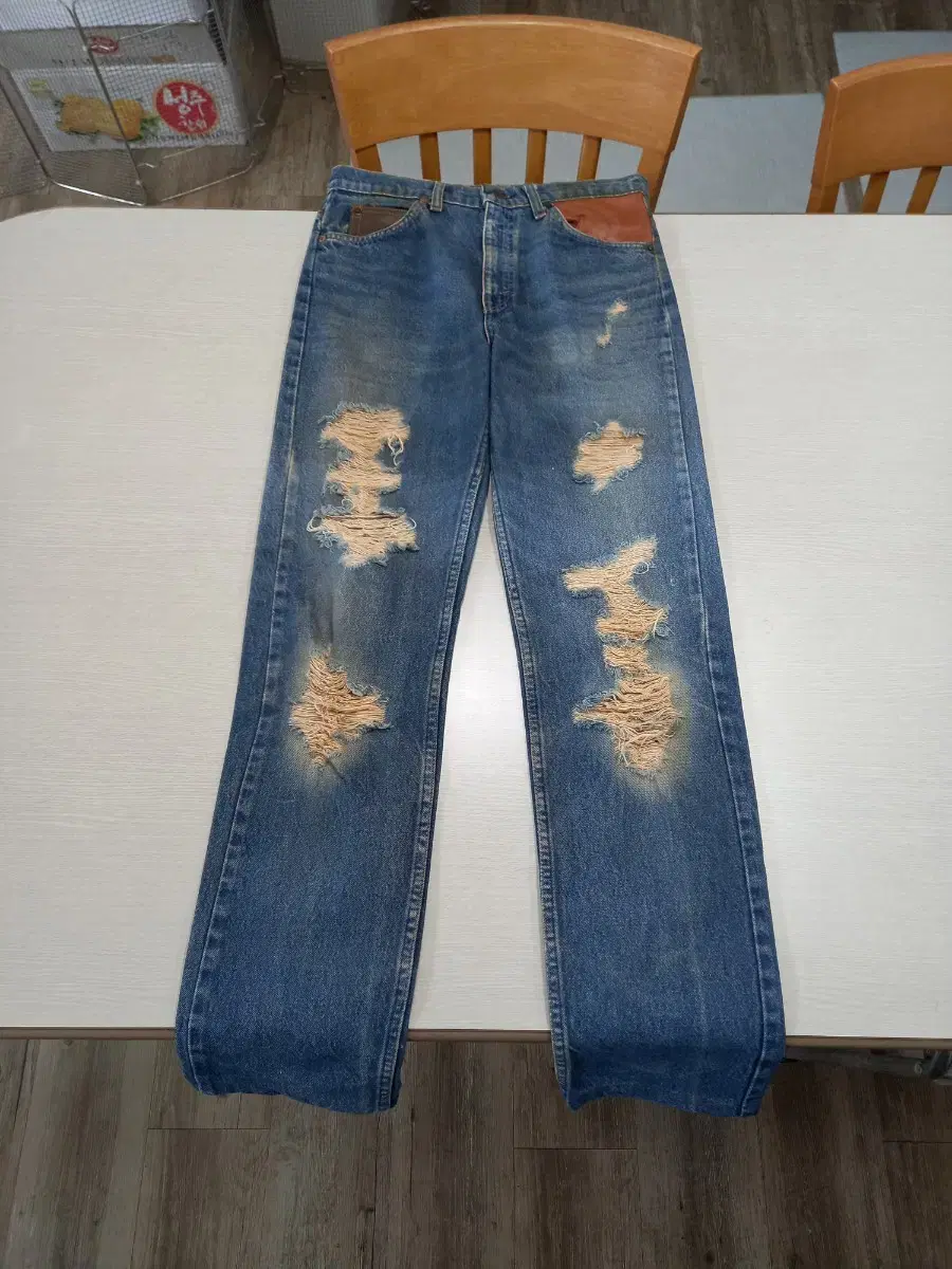 30 90's Levi's 505 USA Orange Tab Damage Wash Dated Jin 30-890