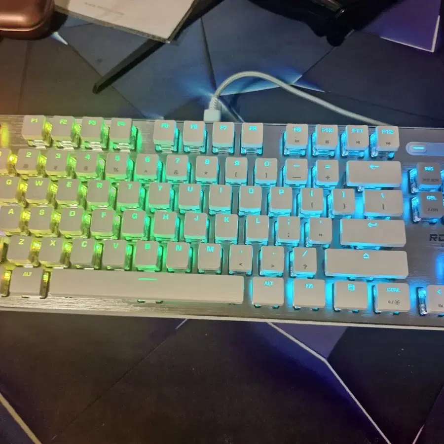 로캣 vulcan tkl pro 키보드