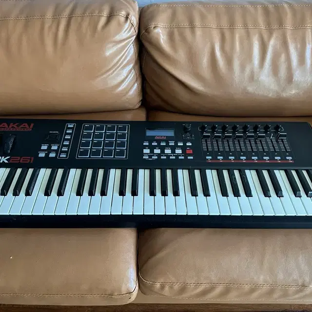 Akai mpk261