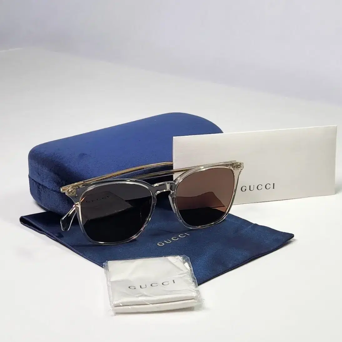 Gucci sunglass