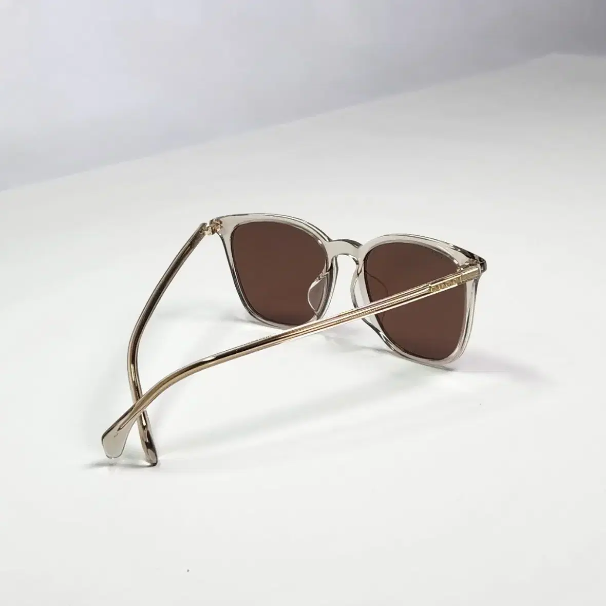 Gucci sunglass