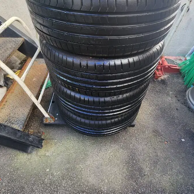 피렐리 PZ4 235/50R19 중고 한대분 팝니다(가격다운)