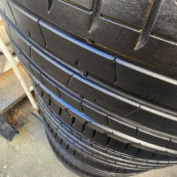 피렐리 PZ4 235/50R19 중고 한대분 팝니다(가격다운)