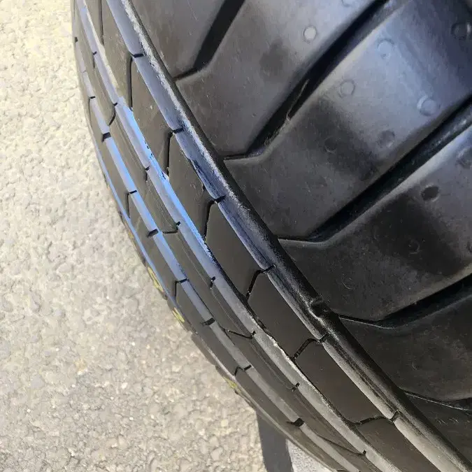 피렐리 PZ4 235/50R19 중고 한대분 팝니다(가격다운)