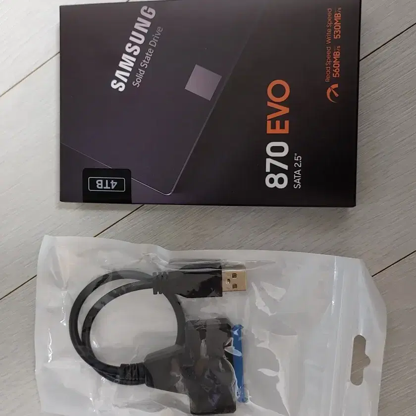 2개 국내정품 신품 삼성870EVO4TB SSD 2.5인치 미개봉 새제품