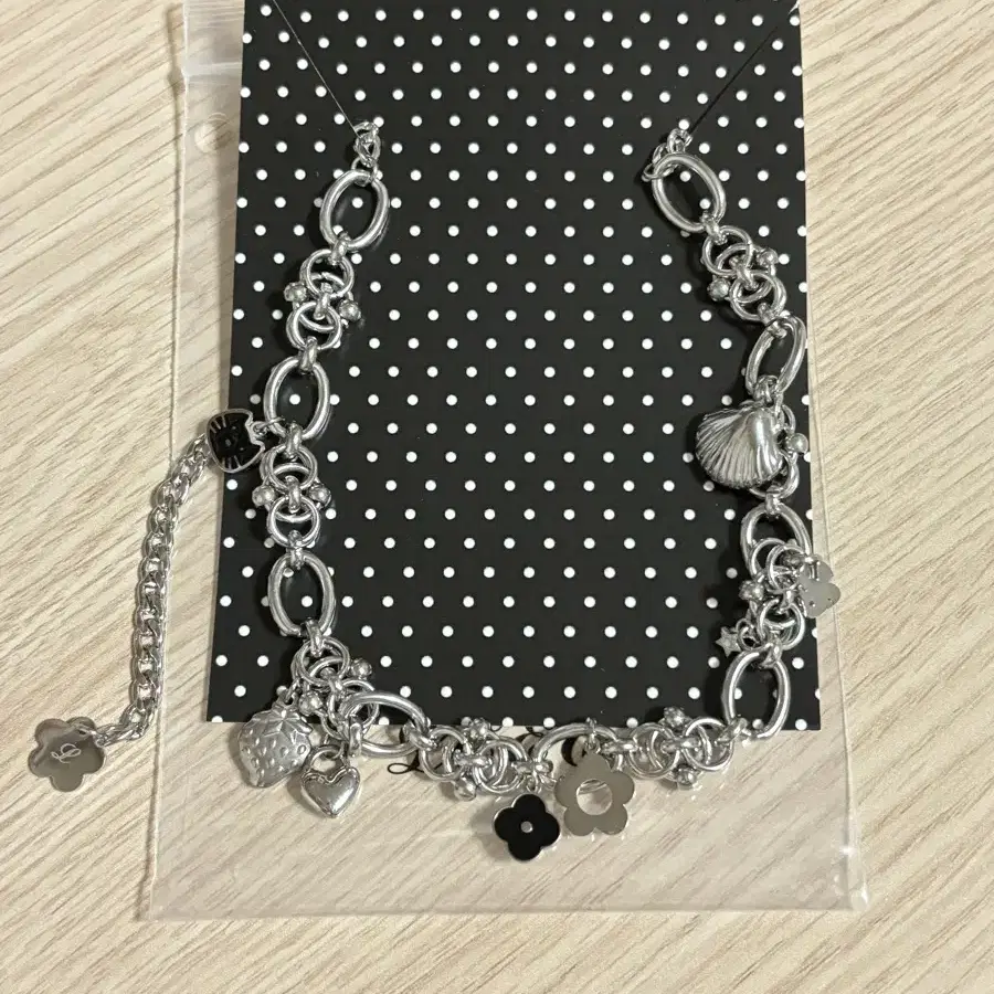 dain lee 다인리 BLACK FLOWER NECKLACE