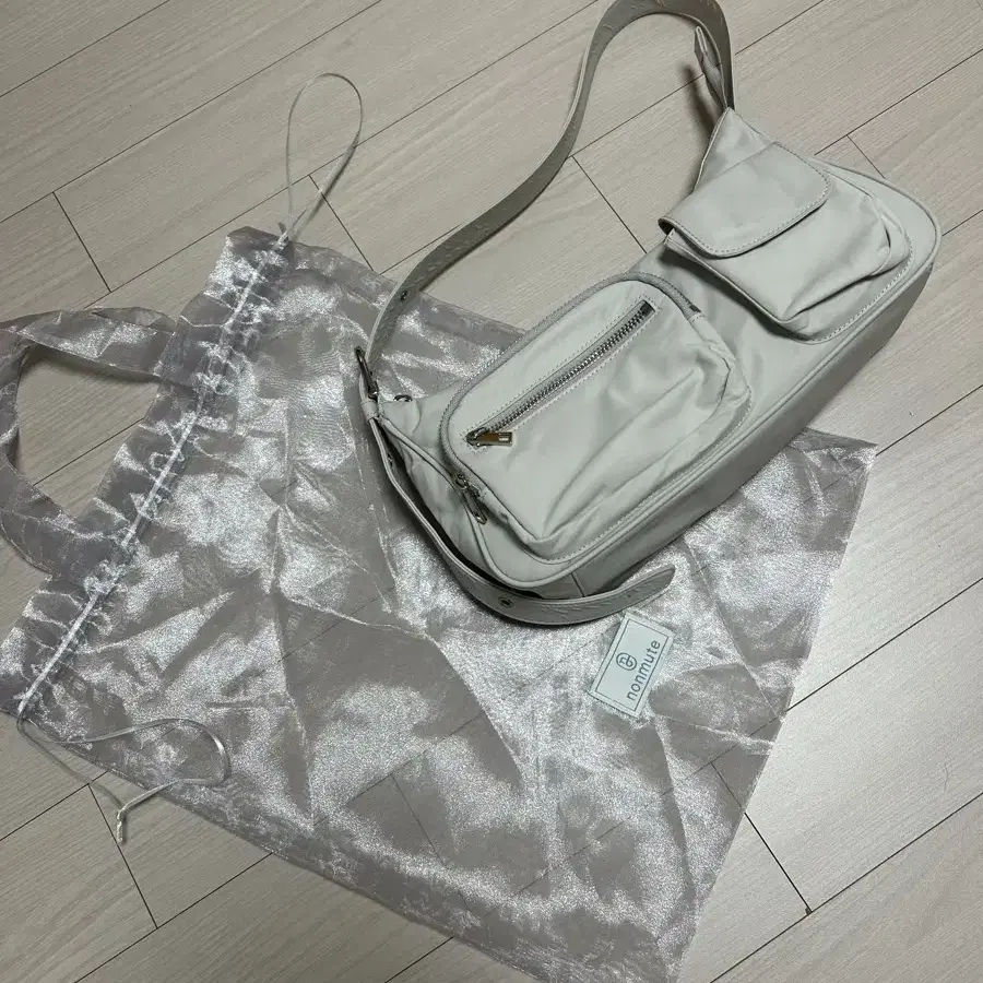 노앤뮤트 숄더백 multi pocket bag