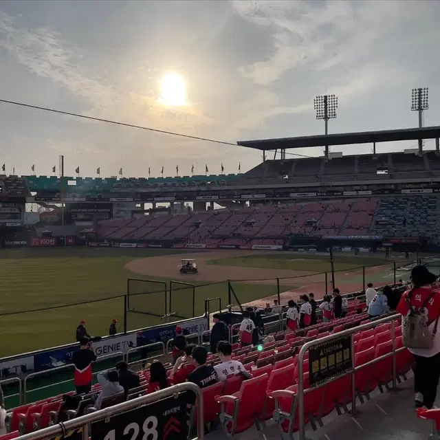 KBO 준플레이오프 3차전 LG vs KT 3루 시제석 2장 원가