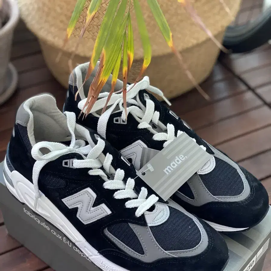 뉴발란스 990 V2 BLK(블랙)