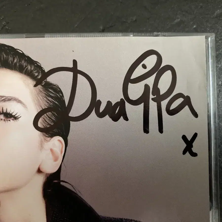 두아리파-Dua Lipa 딜럭스에디션 친필싸인CD