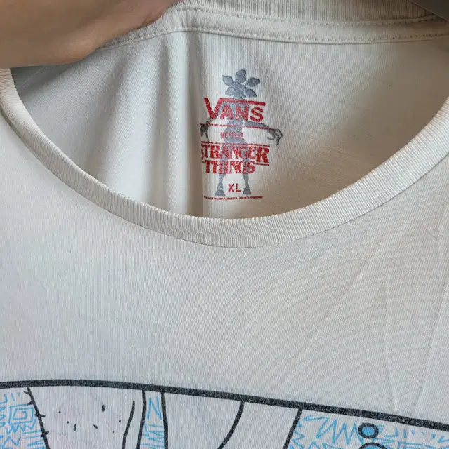 <XL>  반스 VANS  기묘한이야기 콜라보 티셔츠