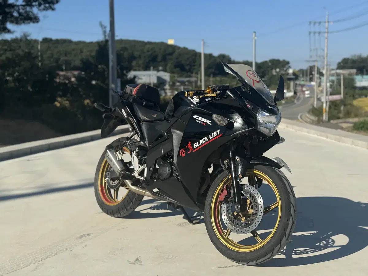 cbr125/13년 실매물 아크라배기 튜닝좋은차량 판매합니다.