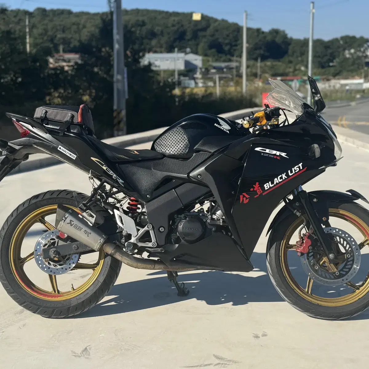 cbr125/13년 실매물 아크라배기 튜닝좋은차량 판매합니다.