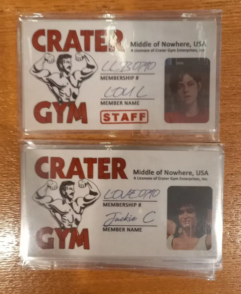 1 set of 2 Love Rise Bleeding Gym Cards